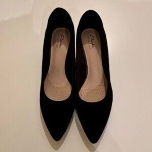 Clark's Black Suede Low Pumps 9.5 W